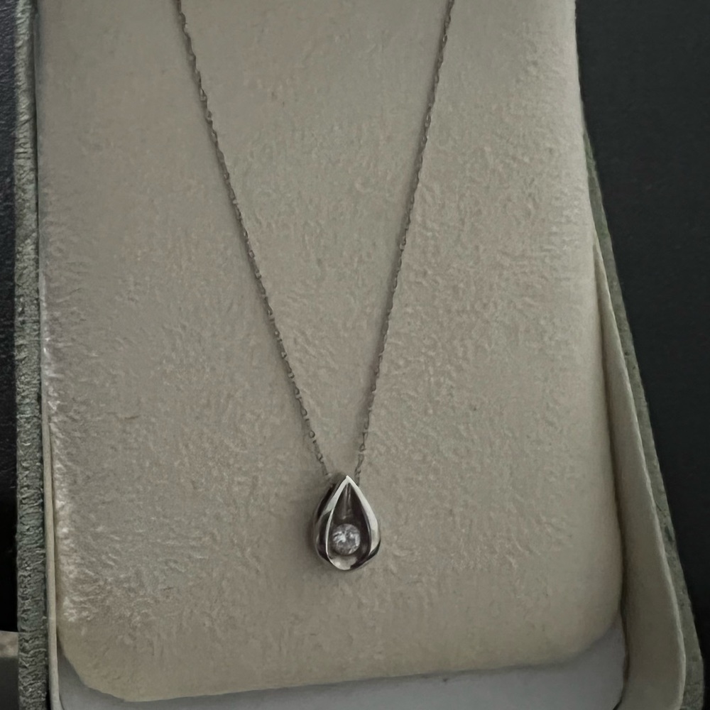 14 k gold teardrop necklace